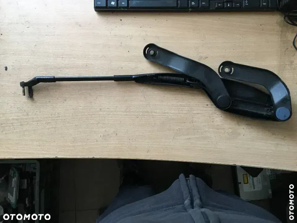 Ramię wycieraczki przód Mercedes W211 A21182440049 - 3