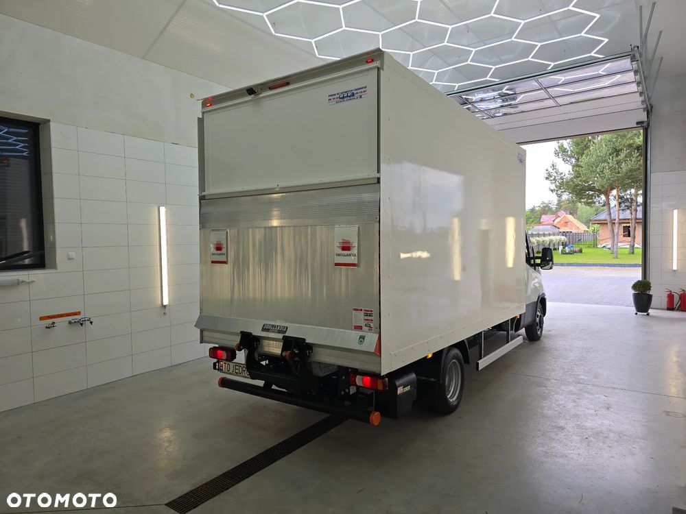 Iveco DAILY 35C16 / 50C16 KONTENER 8PALET WINDA DHOLLANDIA 750Kg 41Tyś km SERWIS ASO IVECO DO OSTATNIEGO Km STAN NOWY NOWY NOWY NA GWARANCJI BOGATA OPCJA WYPOSAŻENIA ASYSTENTY KIEROWCY TEMPOMAT KLIMA KAMERA COFANIA FOTEL KIEROWCY PNEŁMATYCZNY - 6