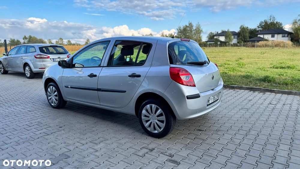Renault Clio 1.2 16V Authentique - 10
