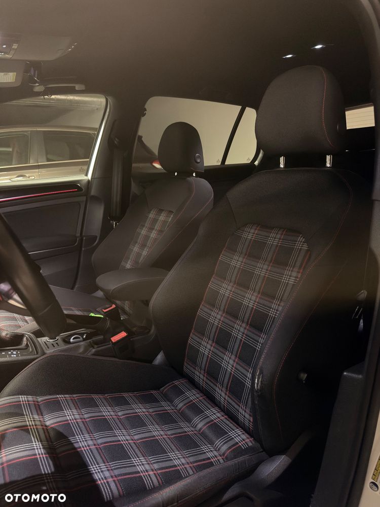 Volkswagen Golf 2.0 TSI GTI DSG - 17