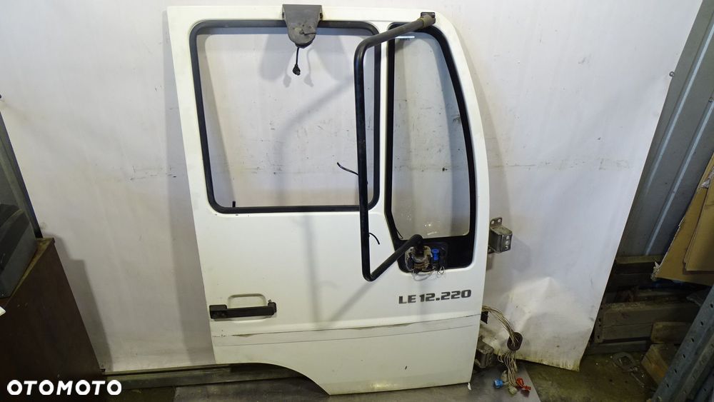 DRZWI PRAWY PRZÓD MAN L2000 LE 12.220 - 1