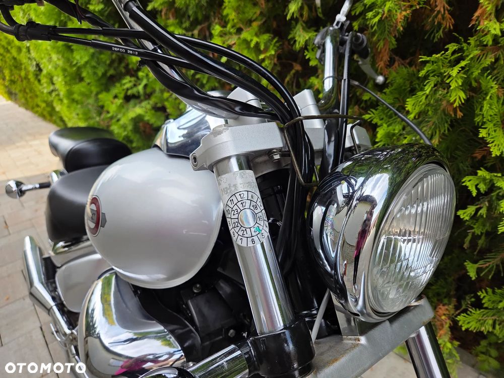 Suzuki Intruder - 18
