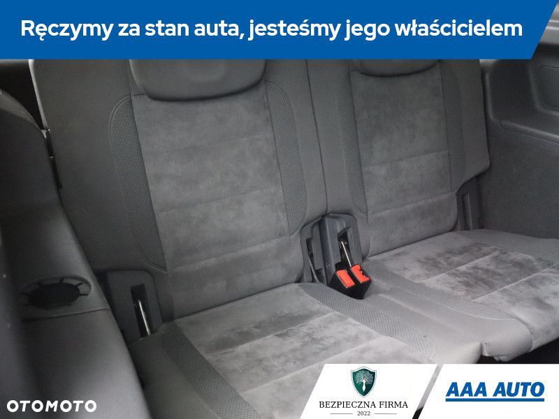 Volkswagen Touran - 17