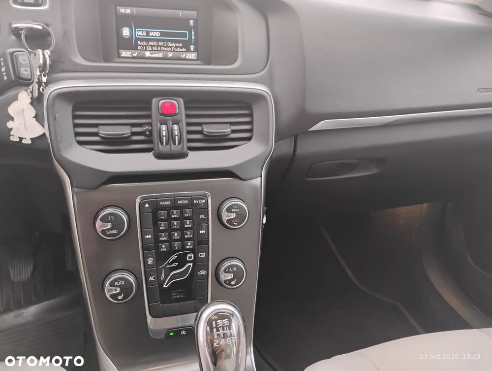 Volvo V40 D3 Momentum - 11