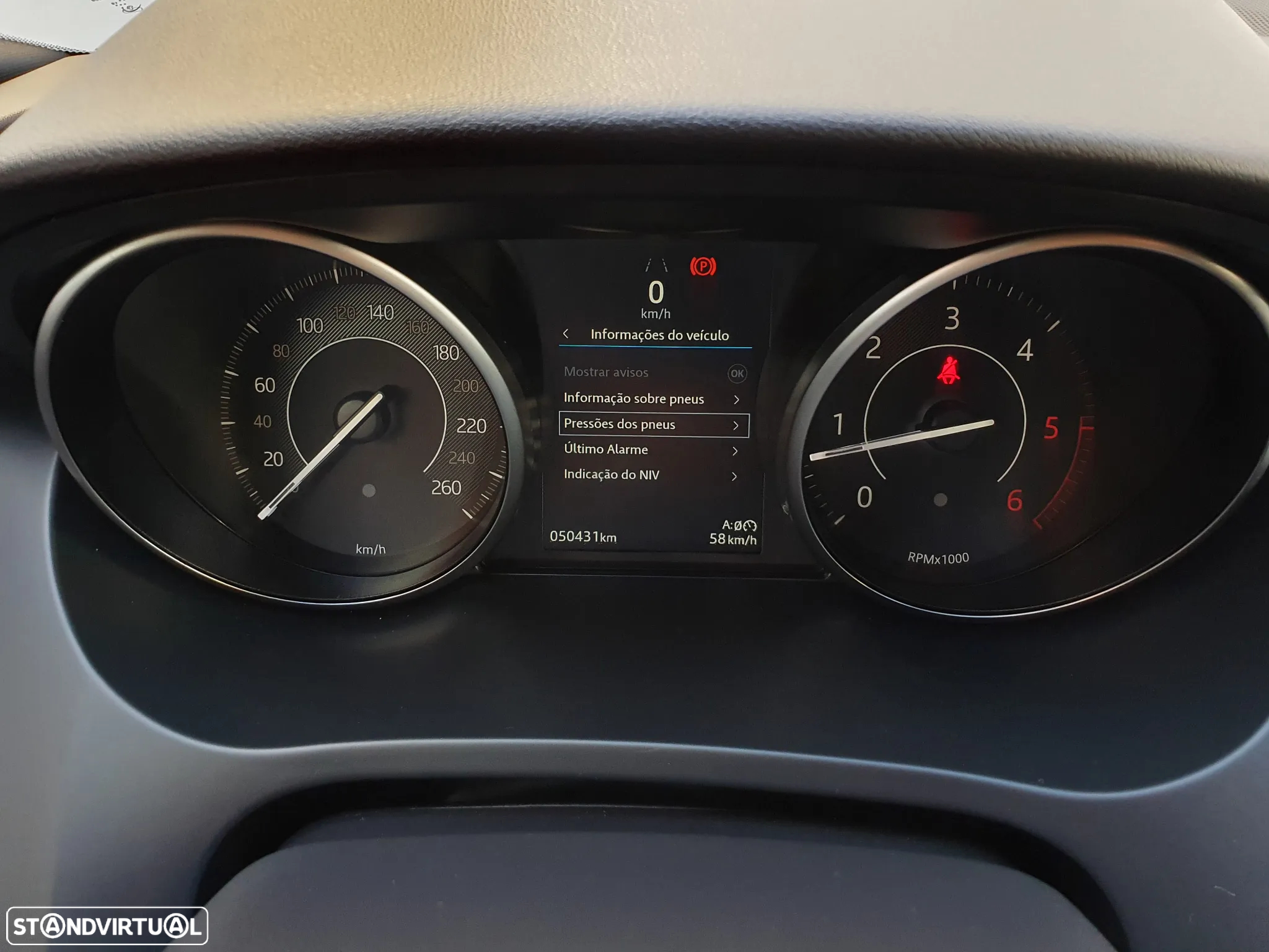 Jaguar E-Pace 2.0 i4D R-Dynamic S - 24