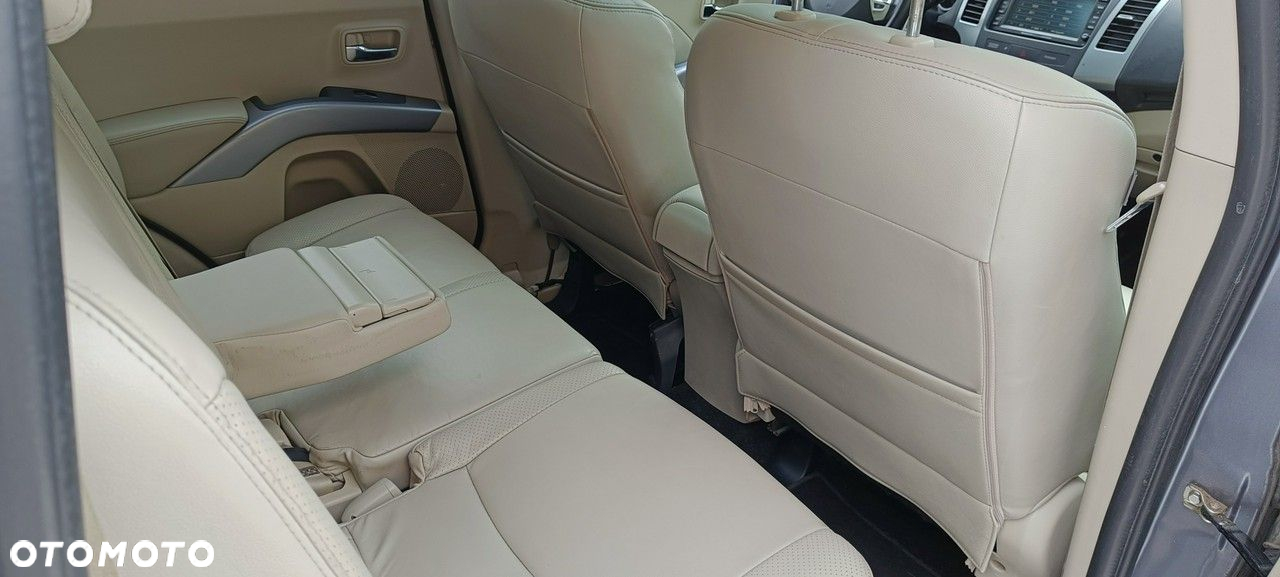 Mitsubishi Outlander 2.4 4WD CVT Instyle - 23
