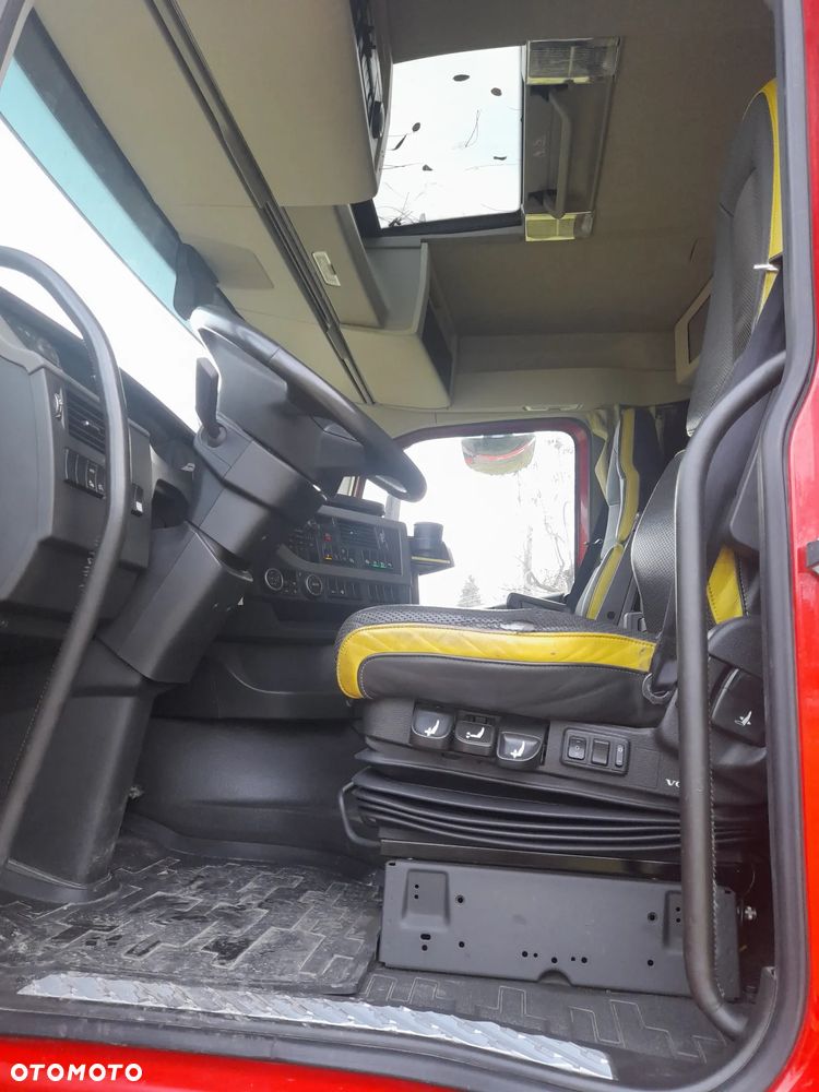 Volvo FH 16 650koni 6x2 OŚ SKRĘTNA PODNOSZONA // JEDYNY TAKI// RAMA DO ZABUDOWY// HDS dzwig żuraw do lasu drewna tarcicy // DO ŻYWCA// asenizacyjny// HOLOWNIK// FULL opcja ze SZWAJCARI - 15