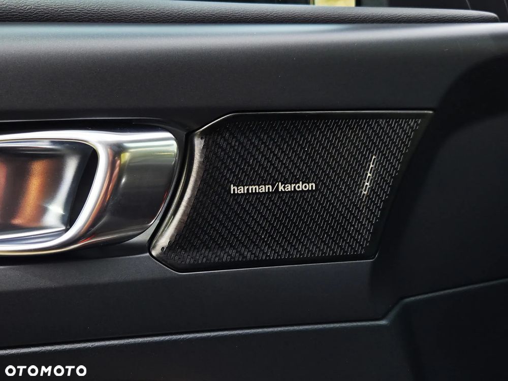 Volvo XC 40 D4 AWD R-Design (Intro Edition) - 23