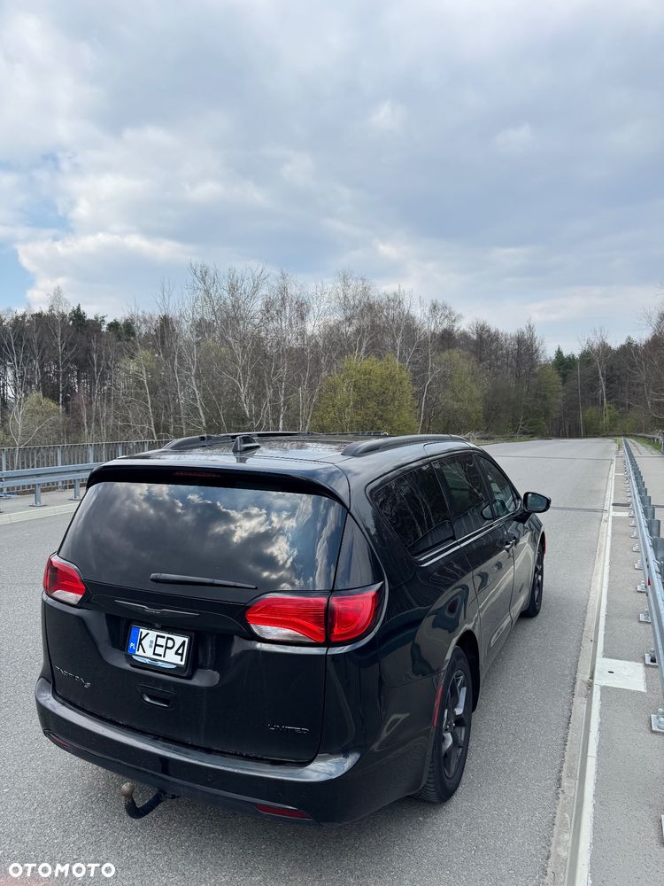 Chrysler Pacifica - 4