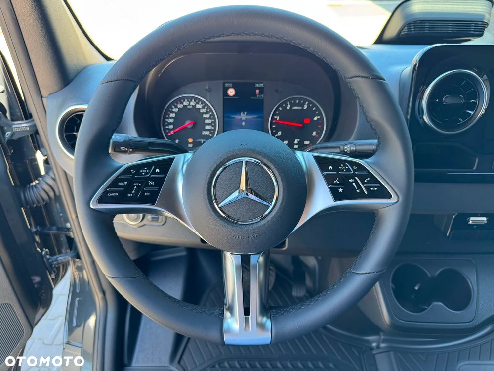 Mercedes-Benz Sprinter - 16