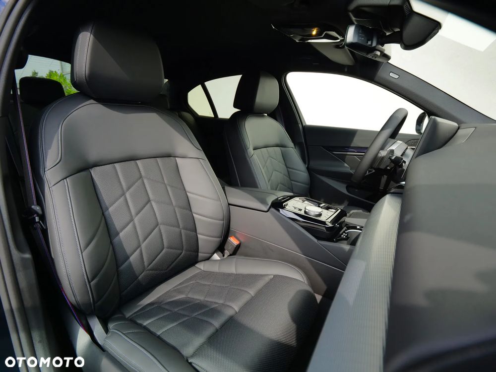 BMW Seria 5 520d xDrive - 38