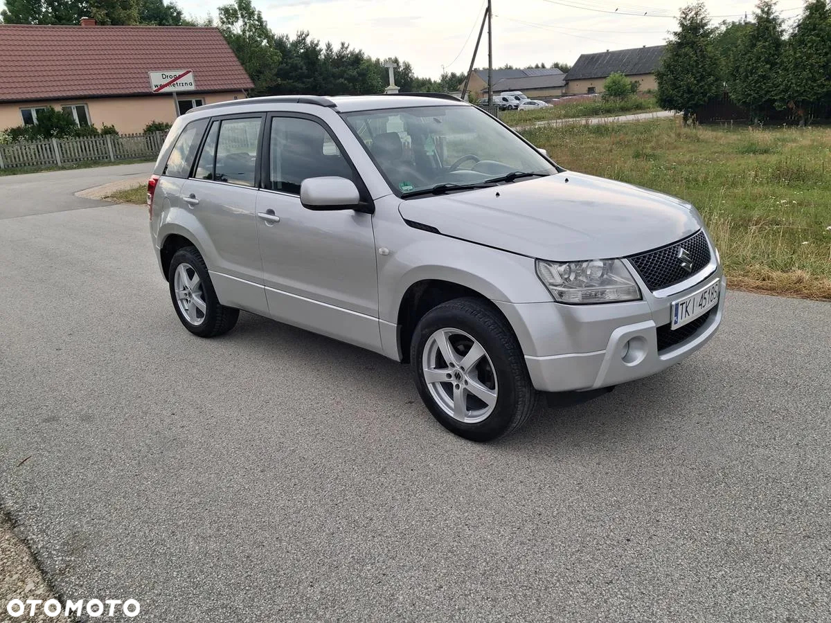 Suzuki Grand Vitara 2.0 Comfort + - 17