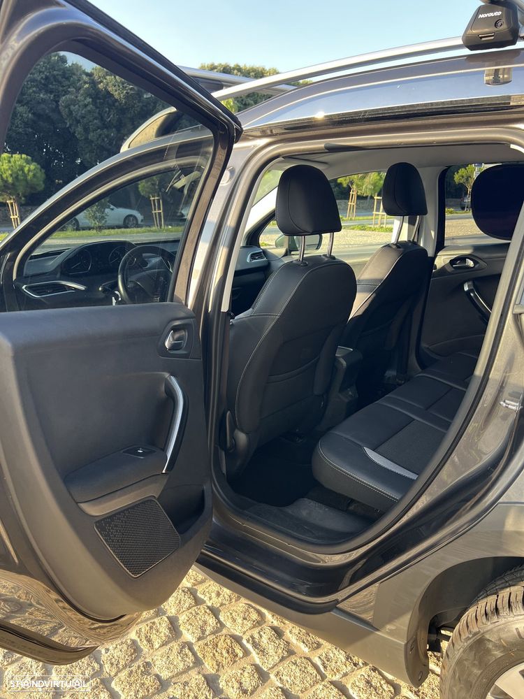 Peugeot 2008 1.2 PureTech Allure EAT6 - 9