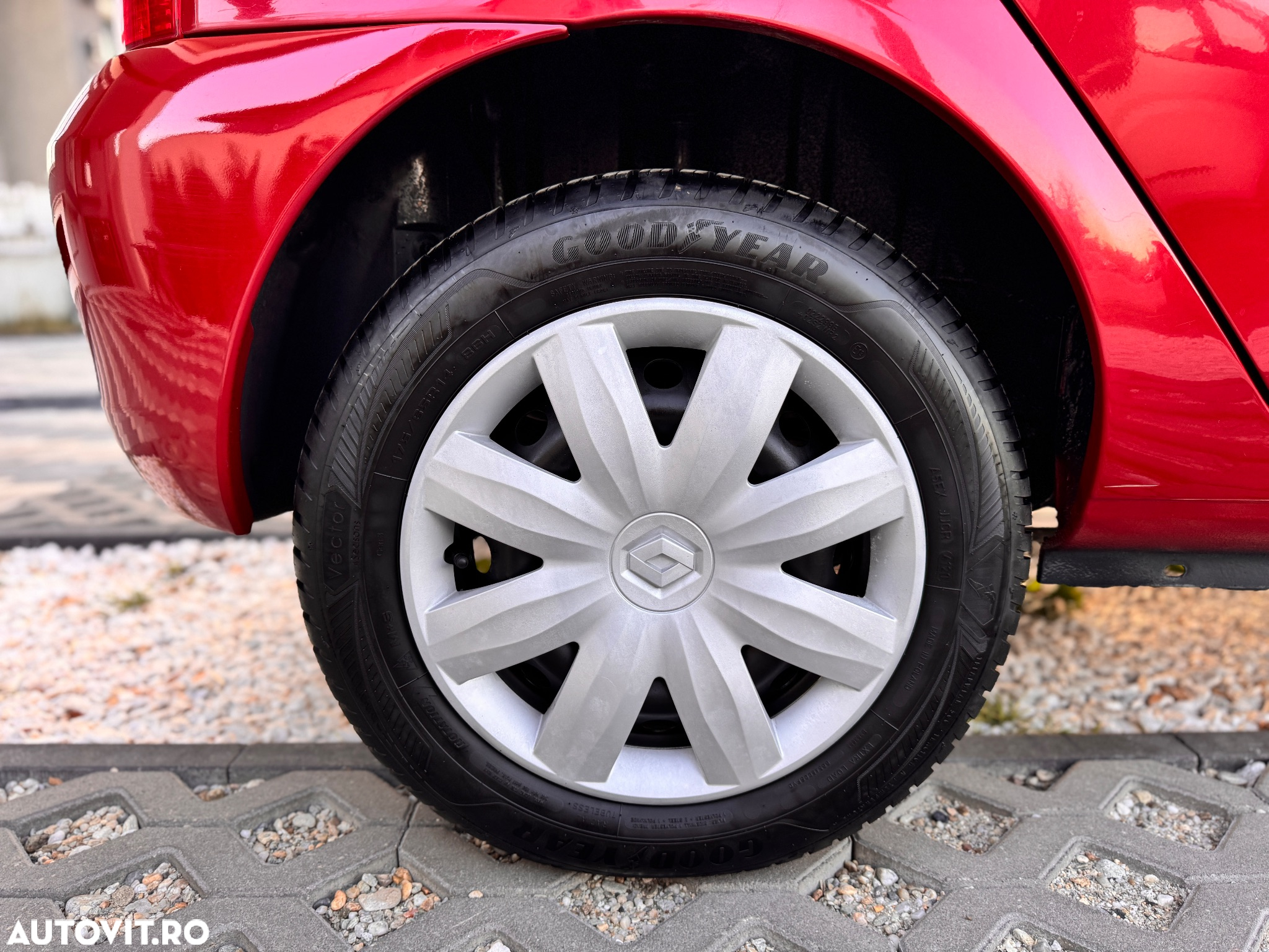 Renault Clio III 1.2 16V Authentique - 8