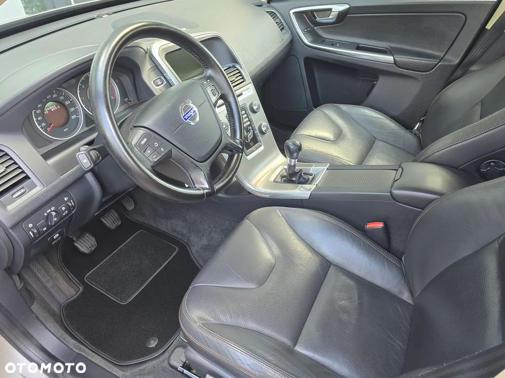 Volvo XC 60 D4 AWD R-Design Momentum - 7