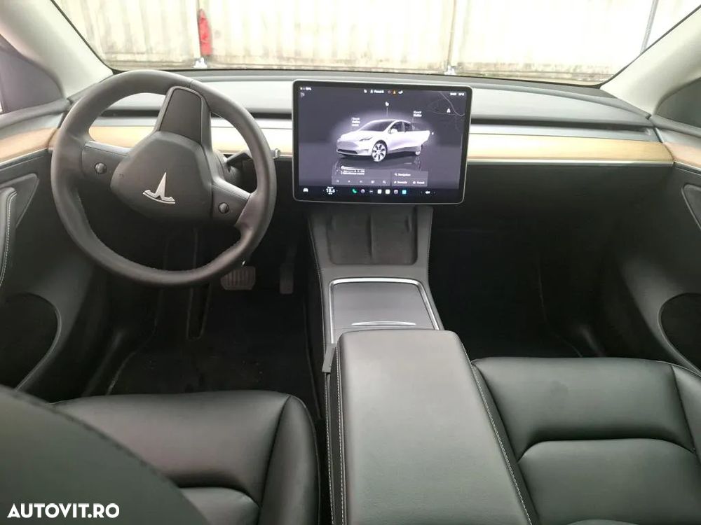 Tesla Model Y Long Range Dual Motor AWD - 2