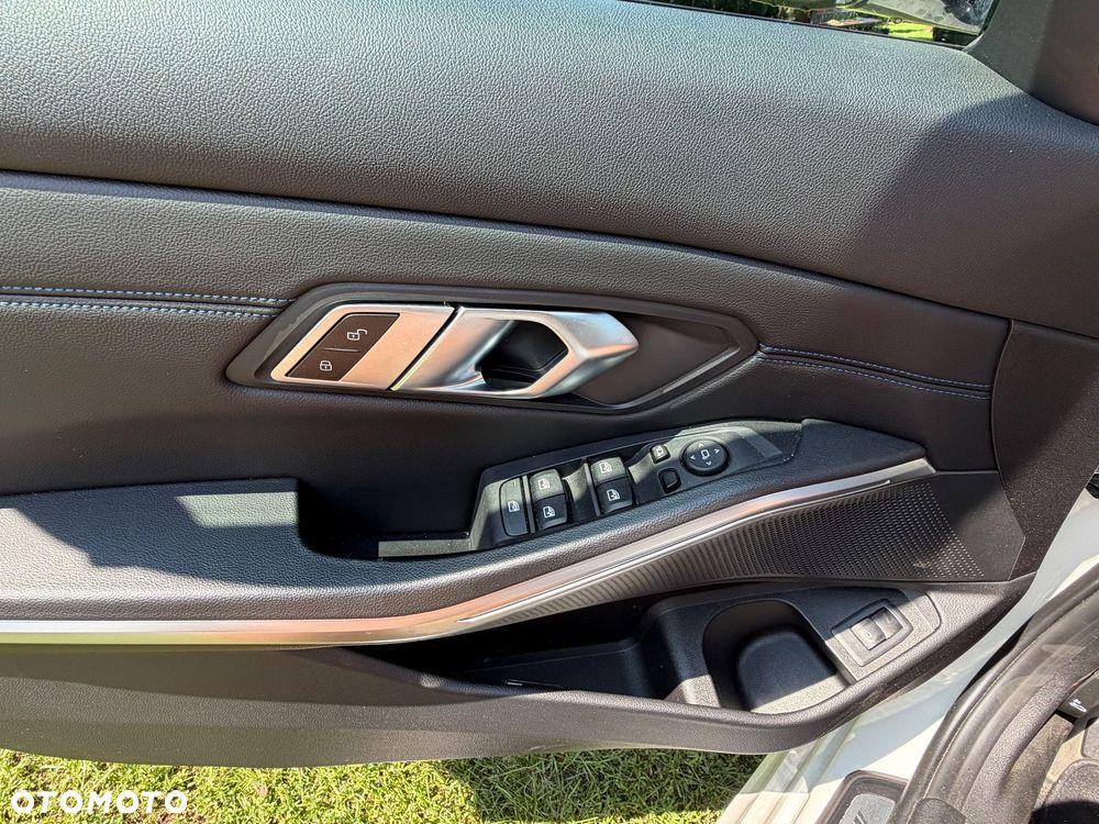 BMW Seria 3 318i M Sport - 15