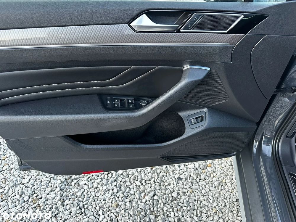 Volkswagen Passat ver-variant-2-0-tdi-scr-dsg-4motion-alltrack - 23