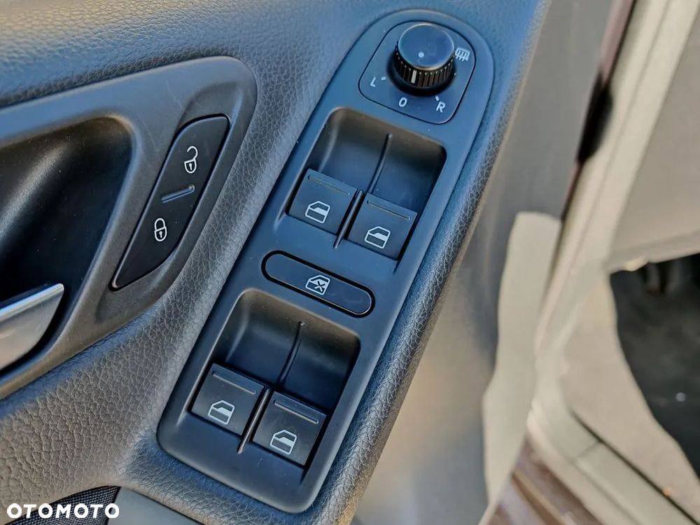 Volkswagen Golf 2.0 TDI SCR Comfortline - 17