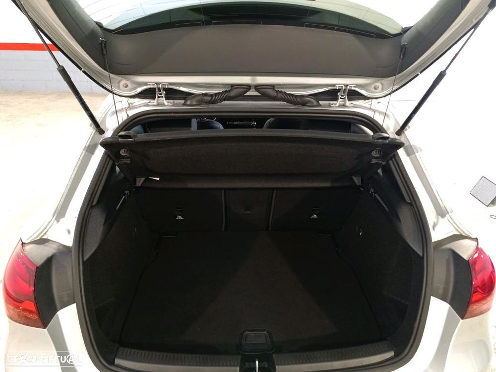 Mercedes-Benz A 200 Standard - 11