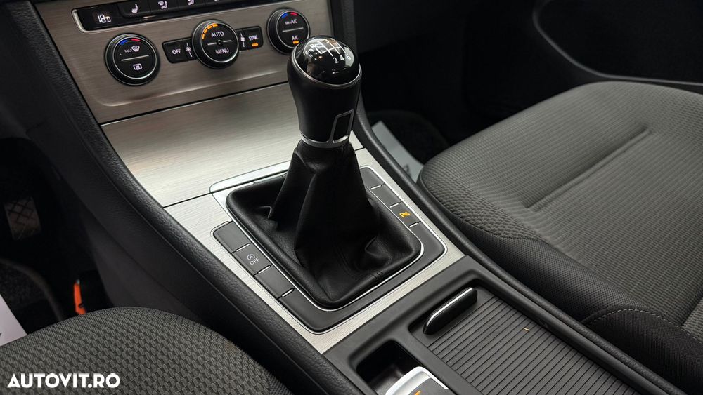 Volkswagen Golf 1.6 TDI BlueMotion Comfortline - 24