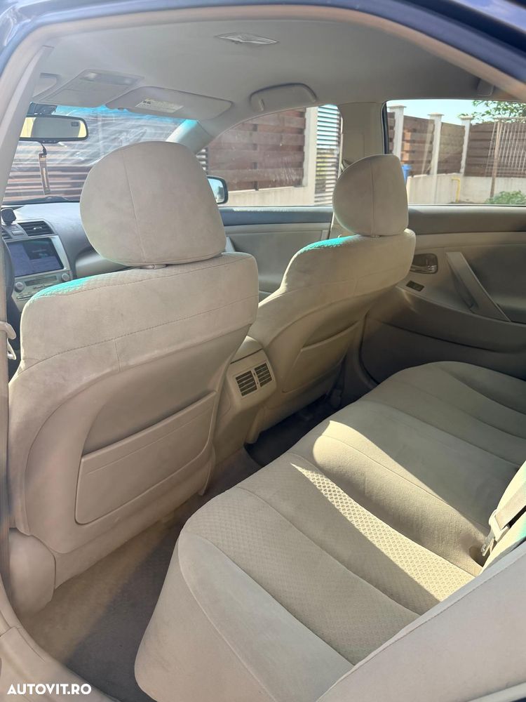 Toyota Camry - 10