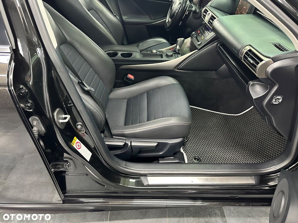 Lexus IS ver-300h-style-edition - 35