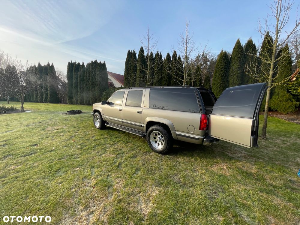 Chevrolet Suburban - 6