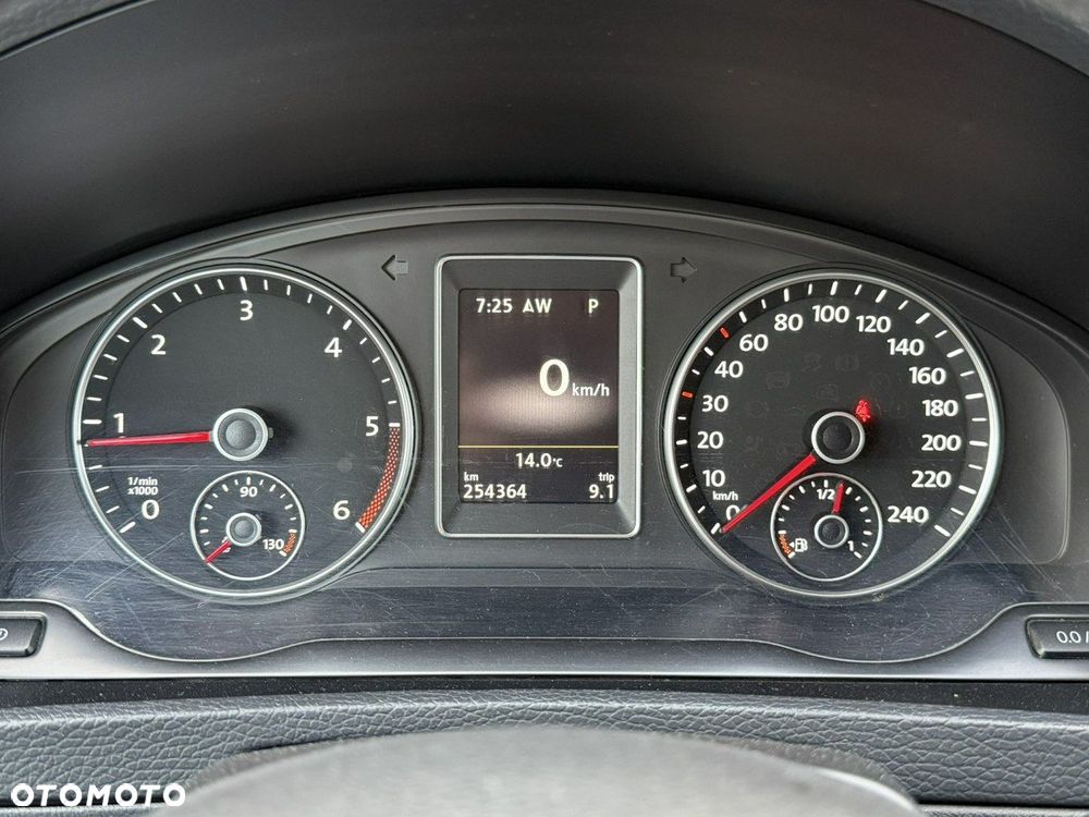 Volkswagen Multivan - 33