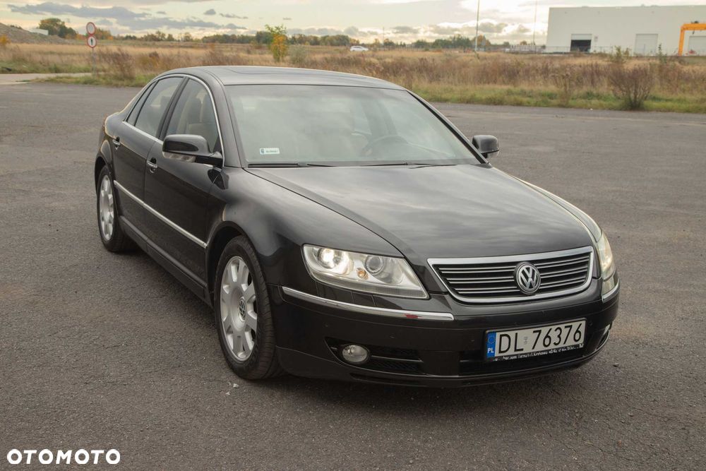 Volkswagen Phaeton - 1