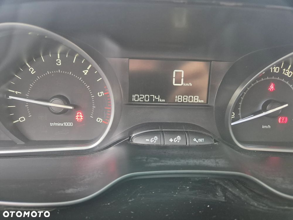 Peugeot 2008 1.5 BlueHDi Style - 13