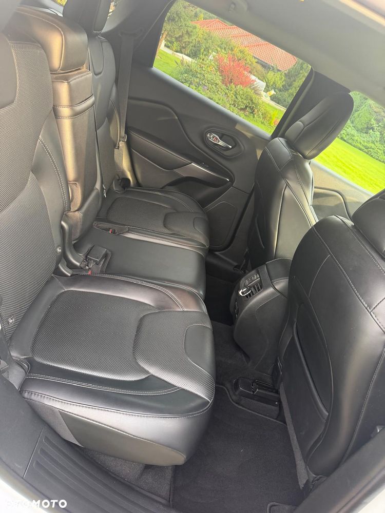 Jeep Cherokee - 20