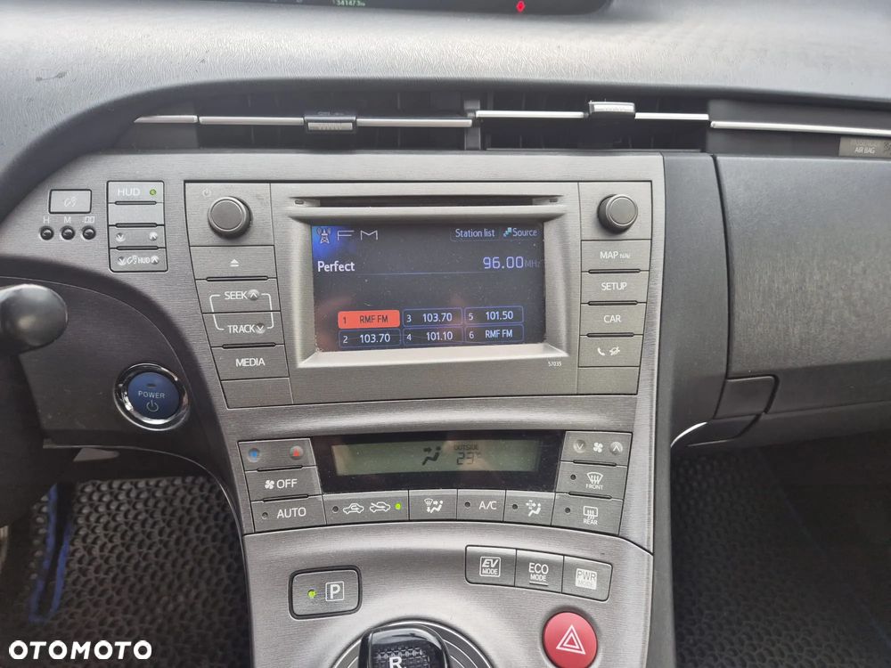 Toyota Prius 1.8 HSD Premium - 10