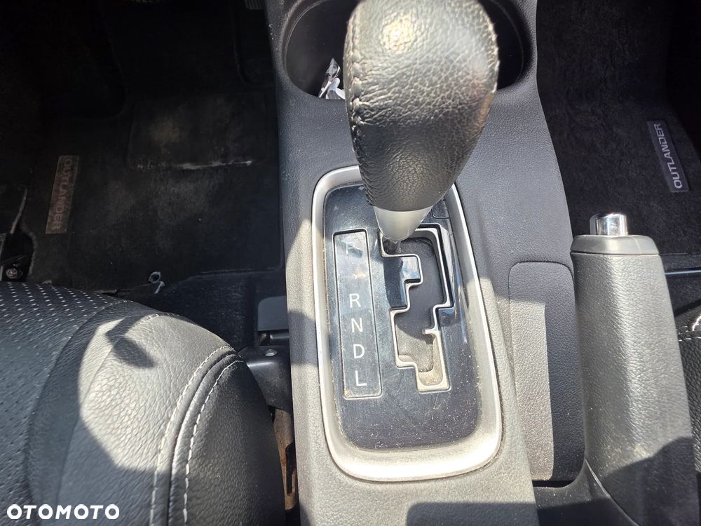 Mitsubishi Outlander - 19