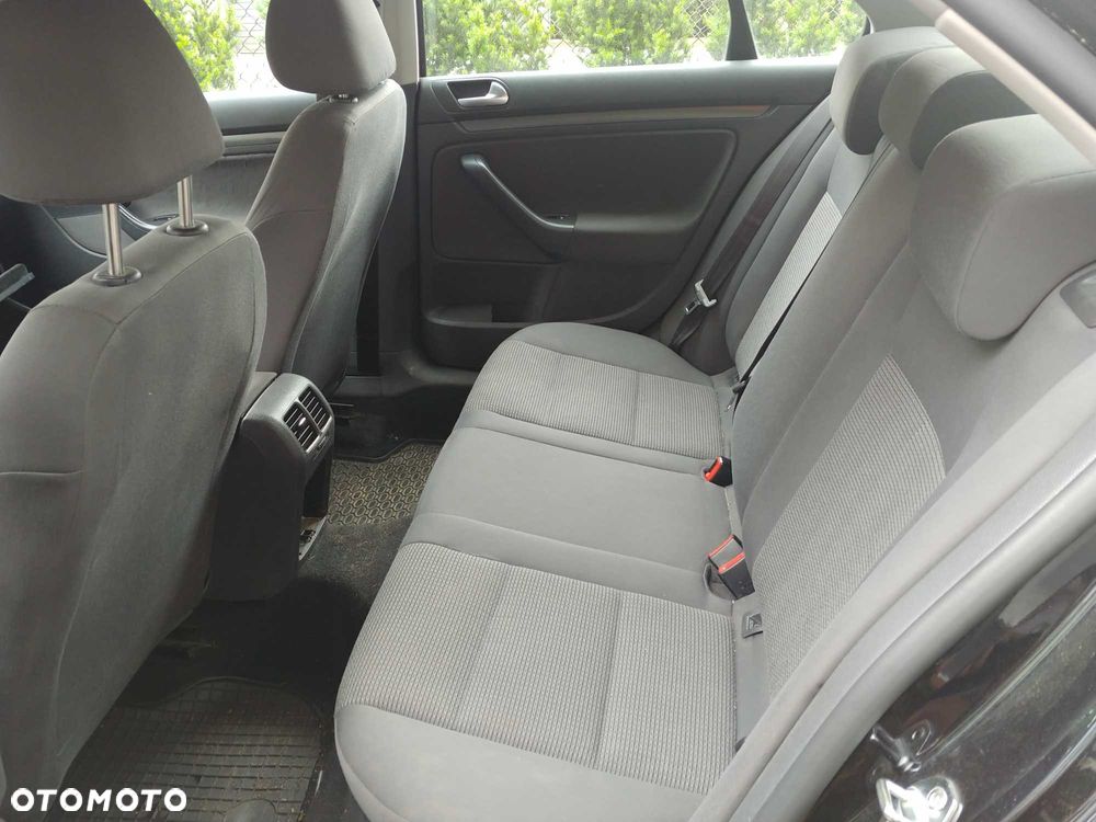 Volkswagen Jetta - 7