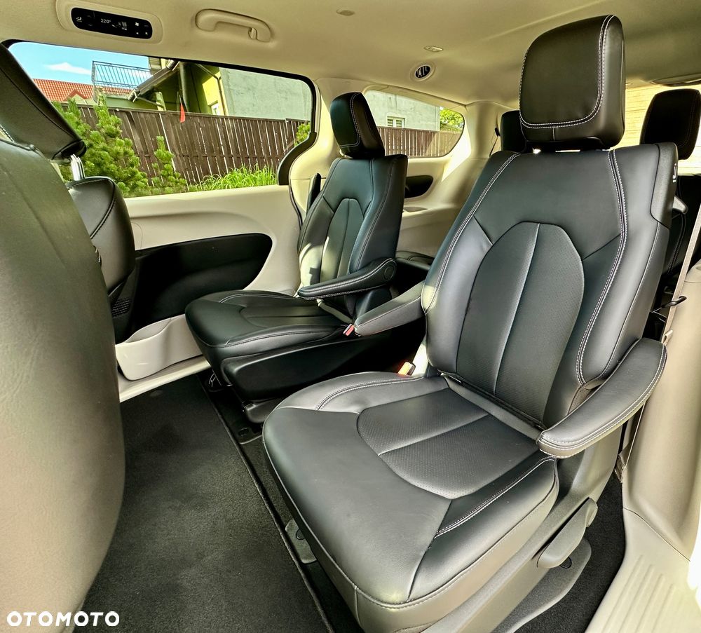 Chrysler Pacifica - 16