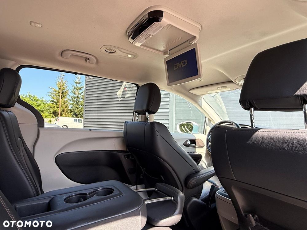 Chrysler Pacifica - 39