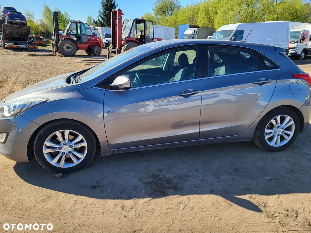 Hyundai i30 blue 1.6 CRDi Trend - 15