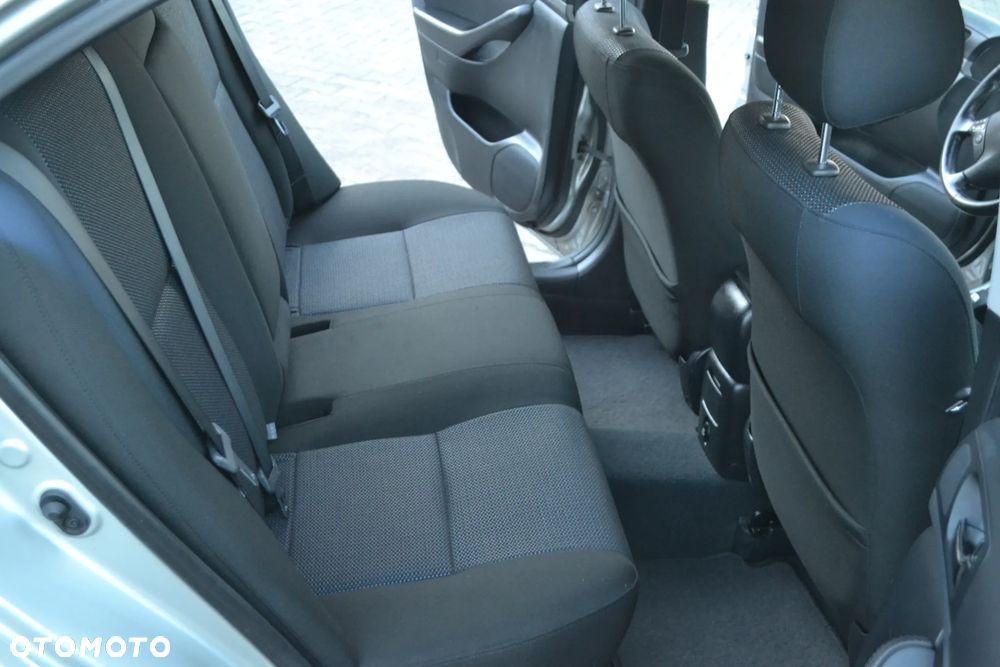 Toyota Avensis 2.0 VVT-i Executive - 26