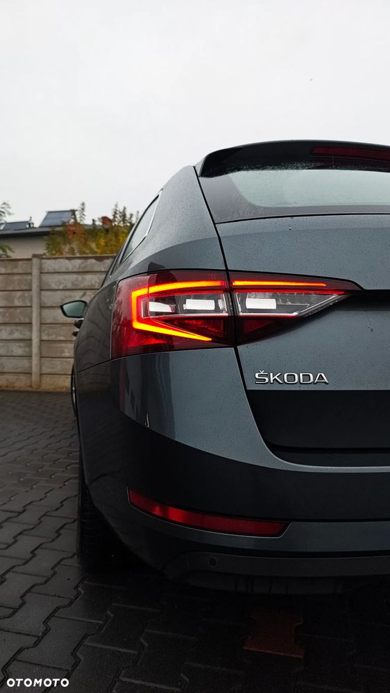 Skoda Superb 2.0 TDI Premium Edition - 26