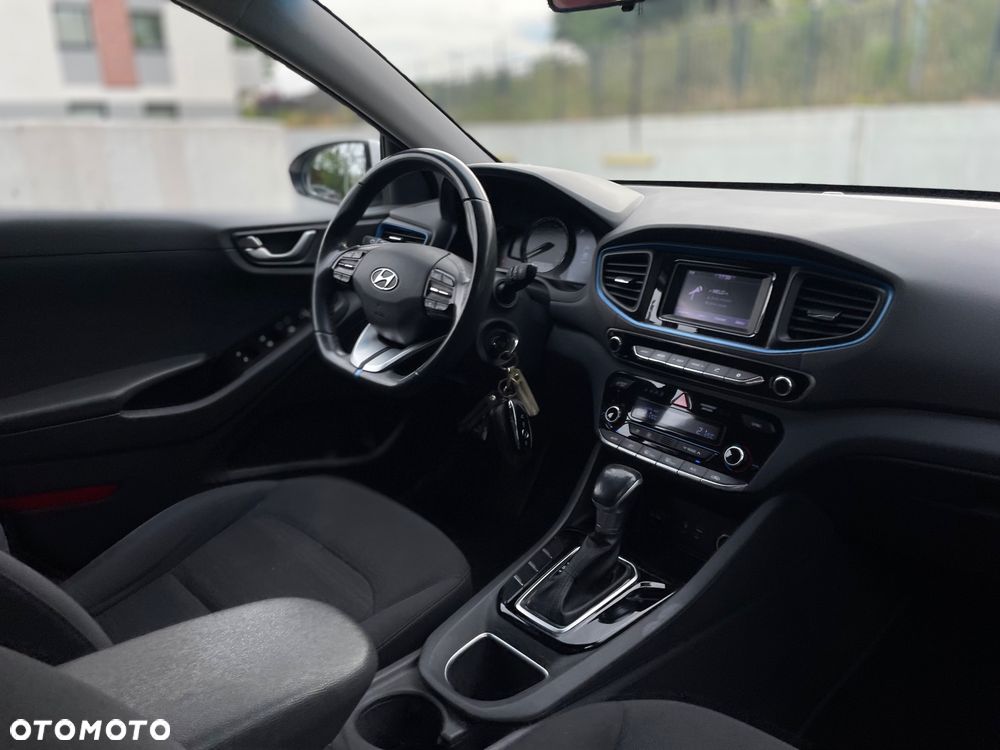 Hyundai IONIQ Hybrid Business - 26