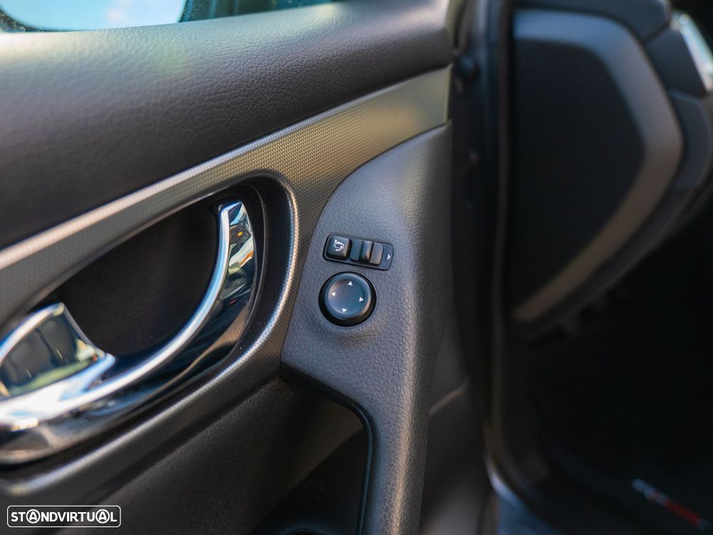 Nissan Qashqai 1.5 dCi N-Connecta - 12