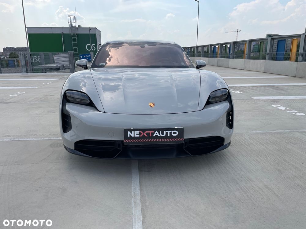Porsche Taycan Turbo - 4