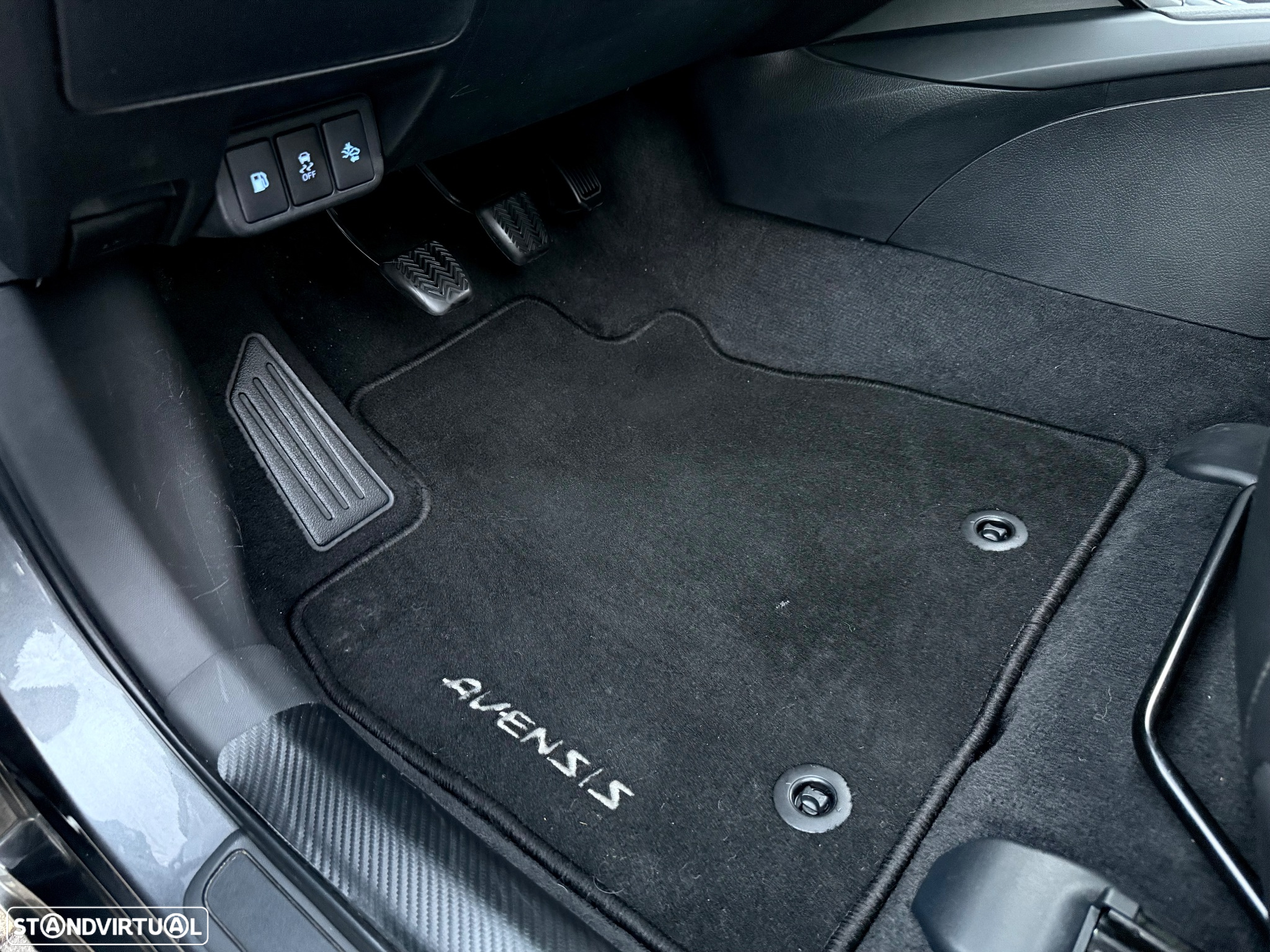 Toyota Avensis SD 1.6 D-4D Luxury+GPS - 32