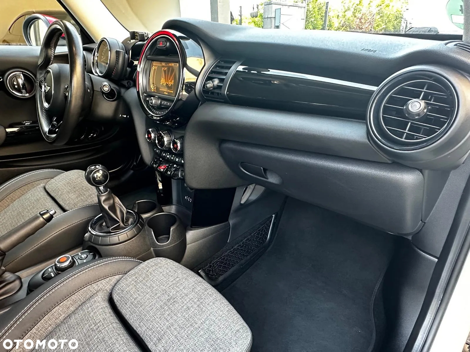MINI Cooper Standard - 30