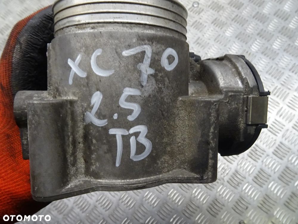 VOLVO XC70 01-07 2.5T 210KM PRZEPUSTNICA 30711553 - 2