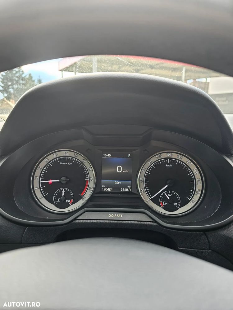 Skoda Octavia Combi Diesel 2.0 TDI 4X4 DSG Scout - 5
