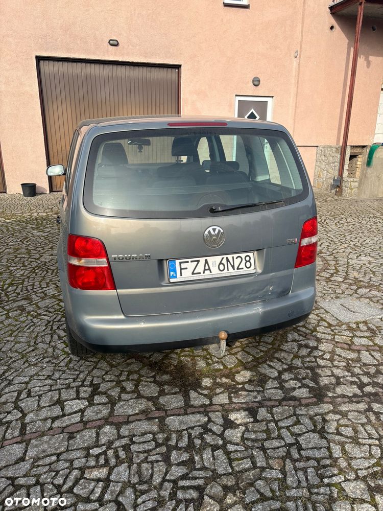 Volkswagen Touran ver-1-9-tdi-dpf-conceptline - 4