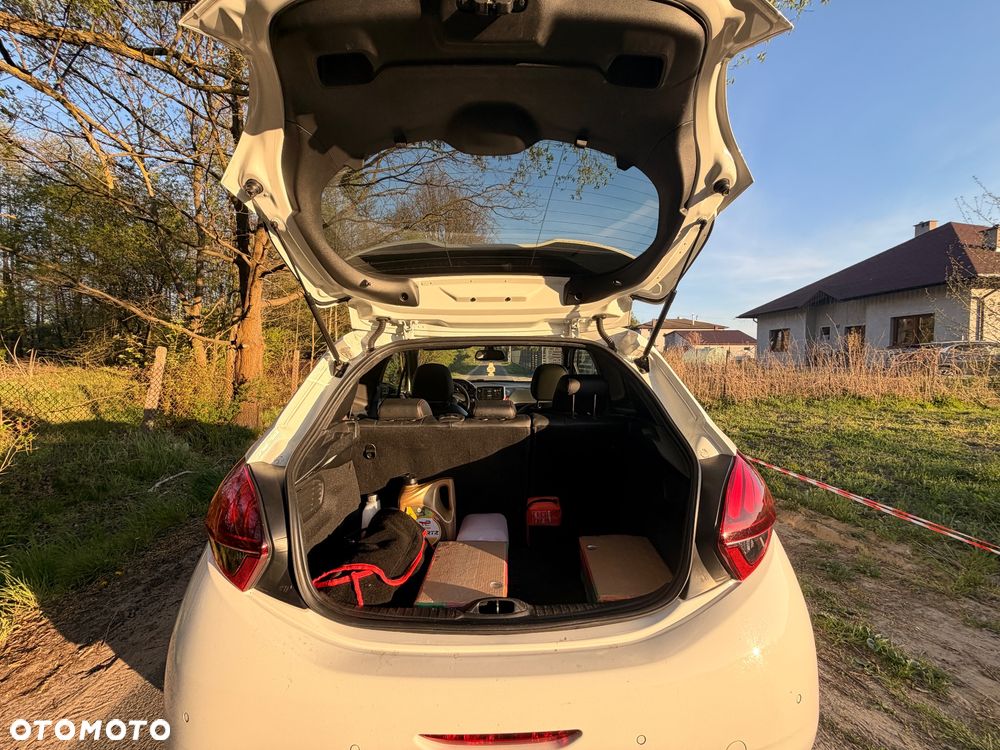 Peugeot 208 GTI 200 THP - 8