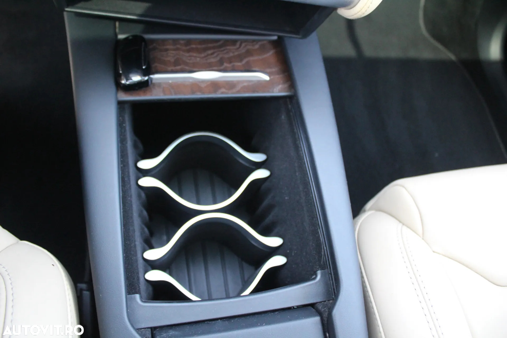 Tesla Model X - 7